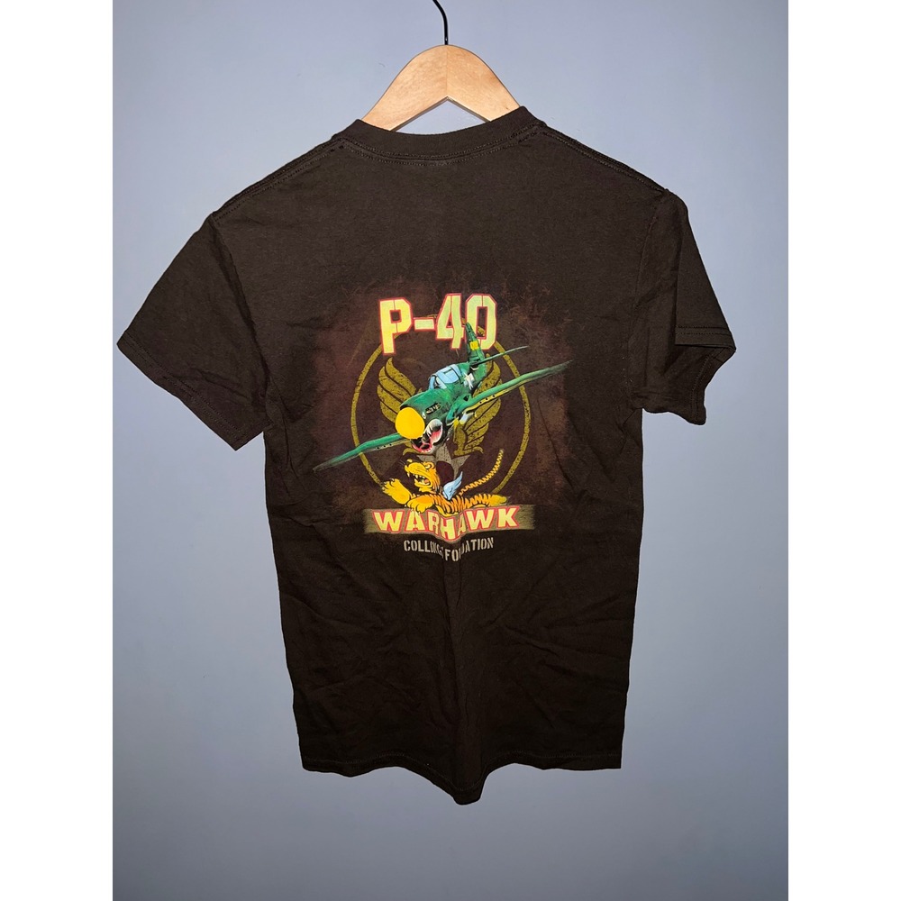 Gildan P-40 Warhawk Collings Foundation Graphic T-Shirt Brown Mens Small